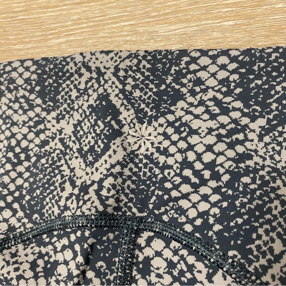 Athleta Ultimate 7/8‎ Tight - Picture 6 of 10